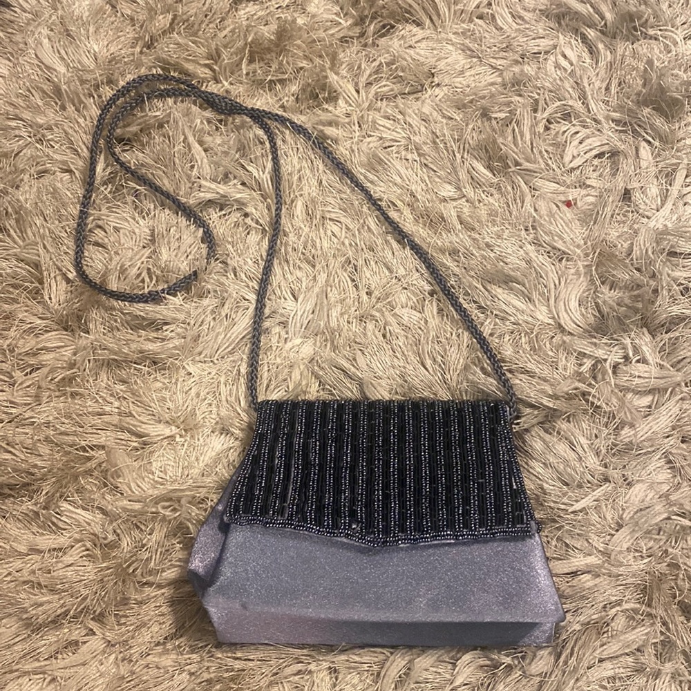 Cute purse great for prom or formal!